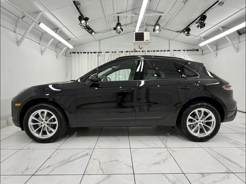 Jet Black 2026 Porsche Macan Macan