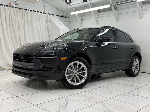 Jet Black 2026 Porsche Macan Macan