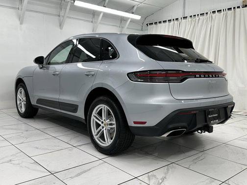 2025 Porsche Macan AWD