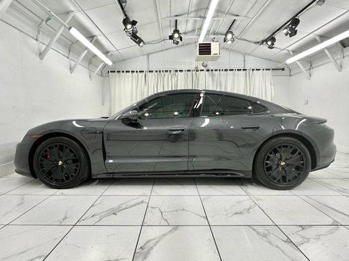 2022 Porsche Taycan GTS
