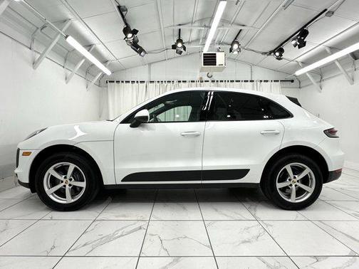 2021 Porsche Macan Base
