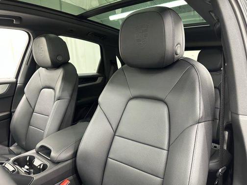 2025 Porsche Cayenne AWD