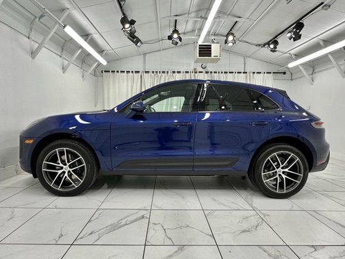 2025 Porsche Macan AWD