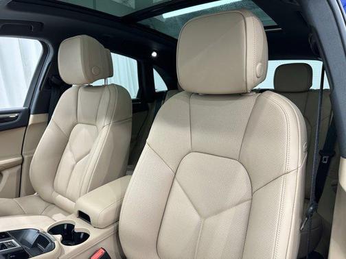 2025 Porsche Macan AWD
