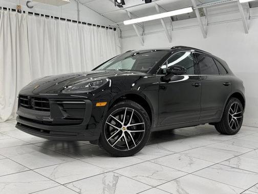 2025 Porsche Macan AWD