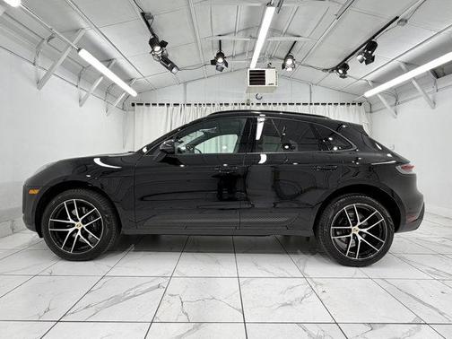 2025 Porsche Macan AWD