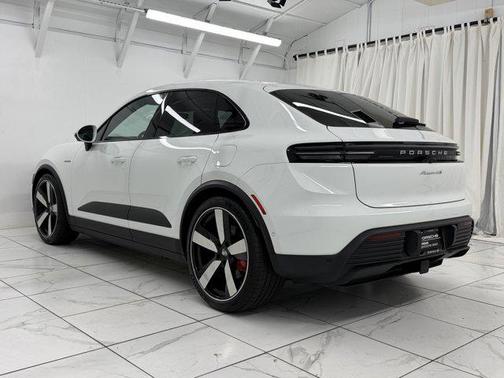 2025 Porsche Macan Electric 4S