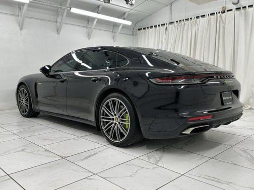 2022 Porsche Panamera E-Hybrid 4