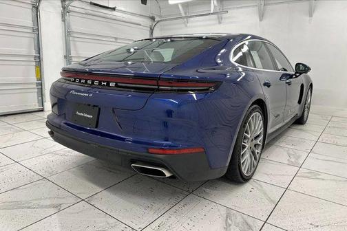 2024 Porsche Panamera 4