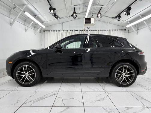 2025 Porsche Macan AWD