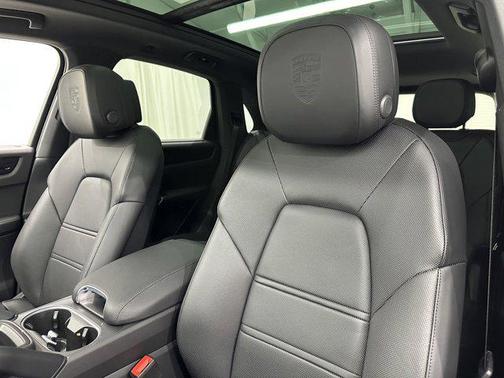 2022 Porsche Cayenne Platinum Edition