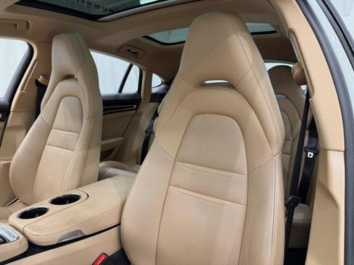 2022 Porsche Panamera 4