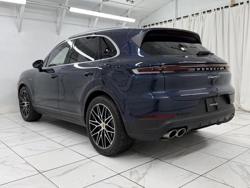 Algarve Blue Metallic 2026 Porsche Cayenne Cayenne S E-Hybrid