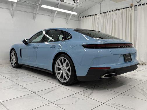 2026 Porsche Panamera 4