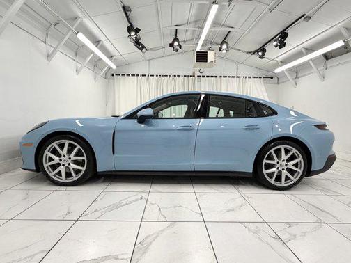 2026 Porsche Panamera 4