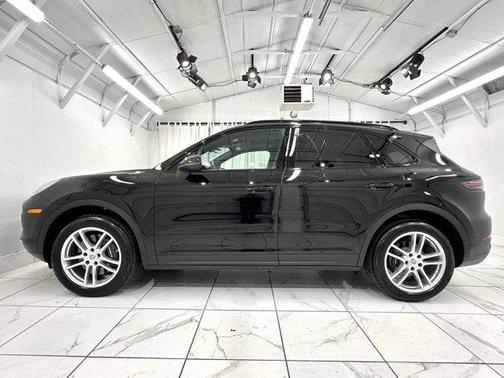 2022 Porsche Cayenne Platinum Edition