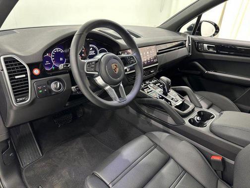 2022 Porsche Cayenne Platinum Edition