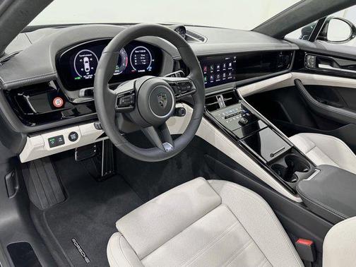 2025 Porsche Panamera E-Hybrid Turbo