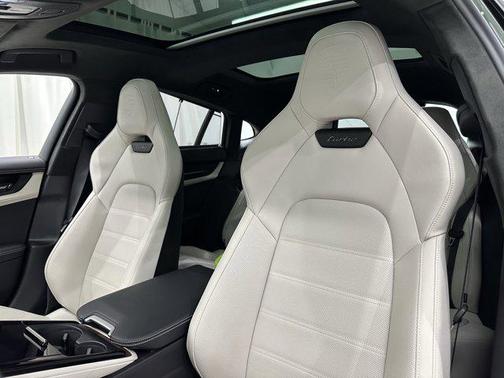 2025 Porsche Panamera E-Hybrid Turbo