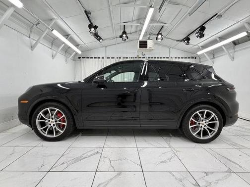 Chromite Black Metallic 2025 Porsche Cayenne S
