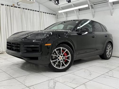 Chromite Black Metallic 2025 Porsche Cayenne S