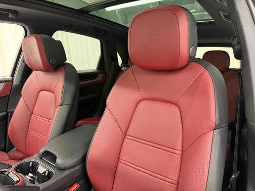 Chromite Black Metallic 2025 Porsche Cayenne S
