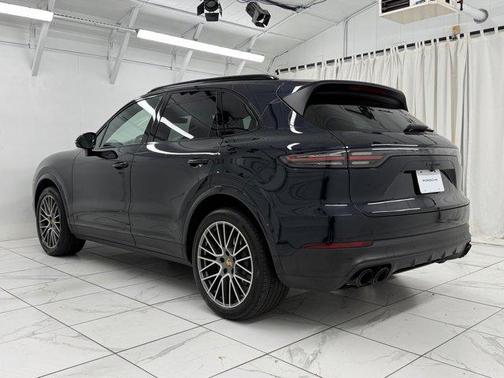 2023 Porsche Cayenne Platinum Edition