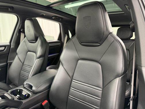 2023 Porsche Cayenne Platinum Edition