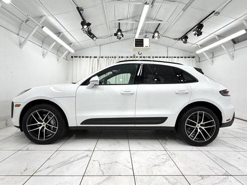 2024 Porsche Macan AWD