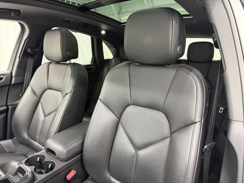 2024 Porsche Macan AWD