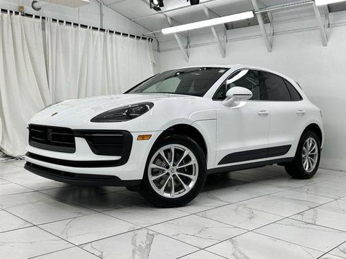 2025 Porsche Macan AWD