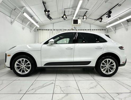 2025 Porsche Macan AWD