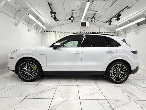 2022 Porsche Cayenne Cayenne