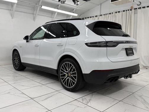 2022 Porsche Cayenne Cayenne
