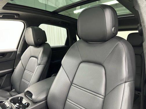 2025 Porsche Cayenne GTS