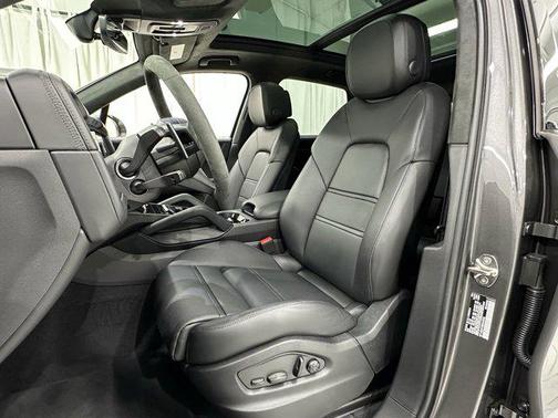 2025 Porsche Cayenne GTS