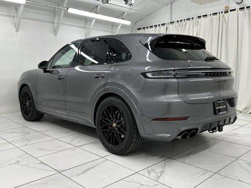 2025 Porsche Cayenne GTS