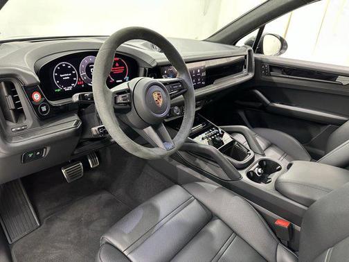 2025 Porsche Cayenne GTS