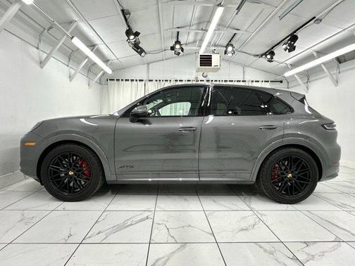 2025 Porsche Cayenne GTS