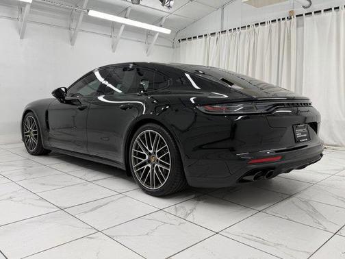 2023 Porsche Panamera 4 Platinum Edition