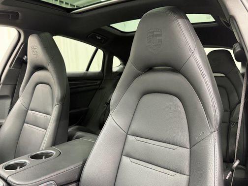 2023 Porsche Panamera 4 Platinum Edition