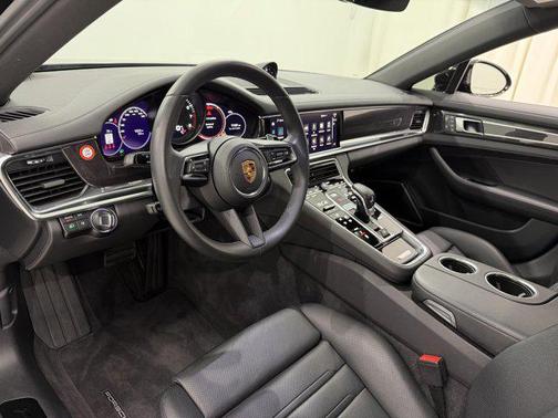2023 Porsche Panamera 4 Platinum Edition