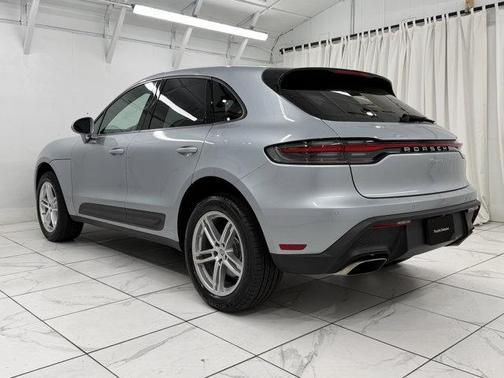 Dolomite Silver Metallic 2022 Porsche Macan Macan