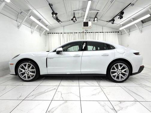 2026 Porsche Panamera 4 E-Hybrid