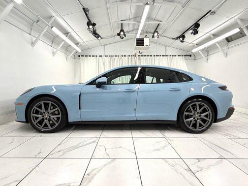 2026 Porsche Panamera 4