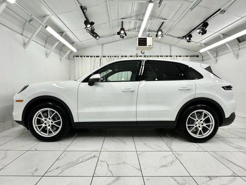 2024 Porsche Cayenne AWD