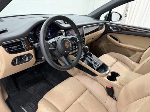 2022 Porsche Macan AWD