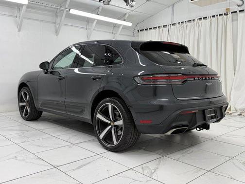 2022 Porsche Macan AWD