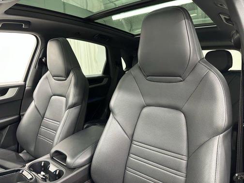 2024 Porsche Cayenne S