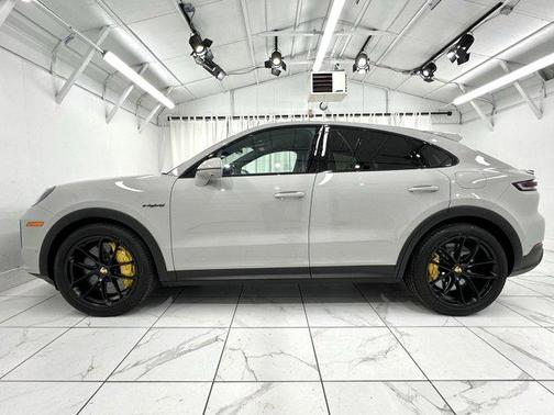 2024 Porsche Cayenne E-Hybrid S